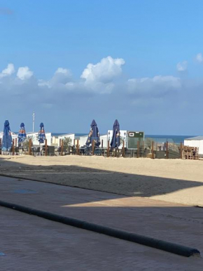 APPARTEMENT RDC AVEC 1 CHAMBRE à 5 METRES A PIED DE LA DIGUE DE LA PANNE